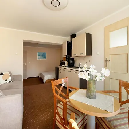 Holiday Studio, Breakfast Included Апартаменты Реваль